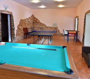 Biliardový stôl v ubytovaní Villa Panorama