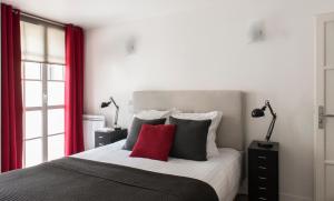 Cama o camas de una habitación en Appartements - Le Logis Versaillais