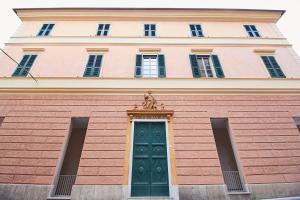The facade or entrance of Blu mare