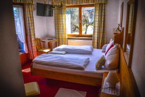 Postel nebo postele na pokoji v ubytování Gasthof Pension Lanzenhof