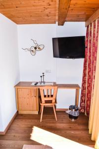 TV a/nebo společenská místnost v ubytování Gasthof Pension Lanzenhof