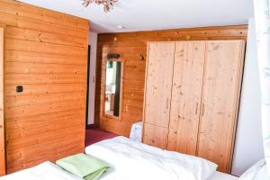 Postel nebo postele na pokoji v ubytování Gasthof Pension Lanzenhof