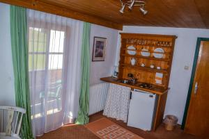 Kuchyň nebo kuchyňský kout v ubytování Gasthof Pension Lanzenhof
