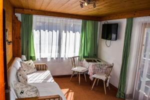 TV a/nebo společenská místnost v ubytování Gasthof Pension Lanzenhof