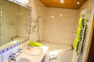 Koupelna v ubytování Gasthof Pension Lanzenhof