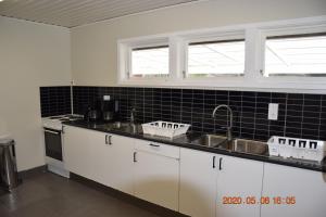 Kuchyň nebo kuchyňský kout v ubytování Kapellskärs camping + 13 fotografií