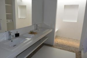 Ένα μπάνιο στο Entremonte Wellness Hotel and Spa