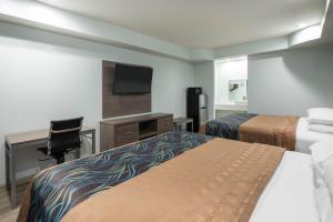 Postel nebo postele na pokoji v ubytování Super 8 by Wyndham Humble Houston Fallcreek