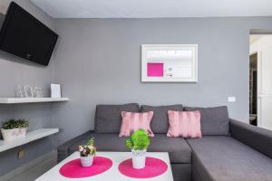 A television and/or entertainment centre at Nuevo Loft Vistas