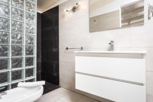 A bathroom at Nuevo Loft Vistas Még 17 kép