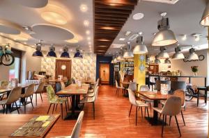 Reštaurácia alebo iné gastronomické zariadenie v ubytovaní Gucio - pokoje z restauracją Szczyrk