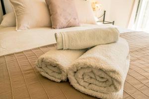 A bed or beds in a room at TGH/ Malagueta paradise II