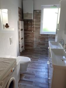 Grand Apartman San, free parking tesisinde bir banyo +21 fotoğraf