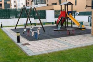 Ο χώρος παιχνιδιού για παιδιά στο Apartamento El Collau