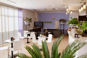 A television and/or entertainment centre at Hotel Master