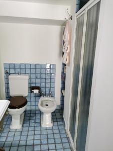 A bathroom at Il Casale degli Allori a 20 minuti dalla Riviera del Conero