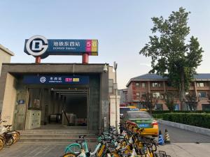 Jízda na kole v ubytování Spring Time Hostel--Nearby Tiananmen square & Forbidden City & Wangfujing Street & Line 5,6 Subway Nearby,Free WiFi nebo okolí