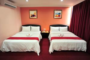 Postel nebo postele na pokoji v ubytování Puteri Ampang Hotel