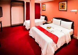 Postel nebo postele na pokoji v ubytování Puteri Ampang Hotel