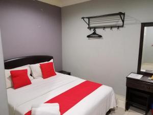 Postel nebo postele na pokoji v ubytování Puteri Ampang Hotel