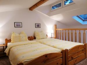 En eller flere senge i et værelse på Pod Sosnami