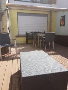 A restaurant or other place to eat at Albert - Rooms