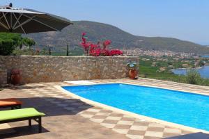 Bazén v ubytování Luxury Villa with Pool overlooking a Majestic View nebo v jeho okolí + 31 fotografií