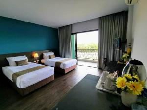 Postel nebo postele na pokoji v ubytování Coco View Hotel