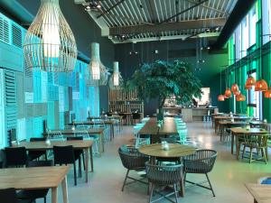 Restaurace v ubytování Ferienhaus Ooghduyne 33