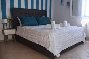 Posteľ alebo postele v izbe v ubytovaní Pogonia Sea View Apartment