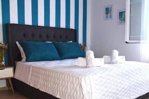 Posteľ alebo postele v izbe v ubytovaní Pogonia Sea View Apartment
