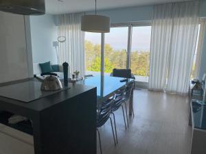 a kitchen and dining room with a table and chairs at Apartament 37 Playa Baltis przy plaży in Międzyzdroje
