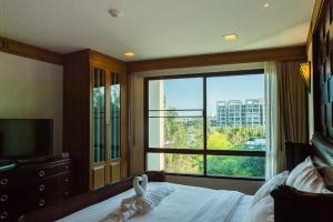 Giường trong phòng chung tại Marrakesh Huahin 4bedrooms suite with Jacuzzi 208