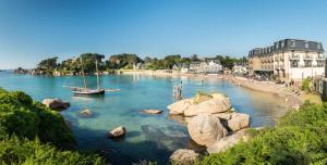 Photo de la galerie de l'établissement Vue Mer Côte de Granit Rose en Bretagne, à Trébeurden