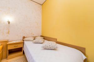 a small bedroom with a bed and a night stand at Soba 2 in Omišalj