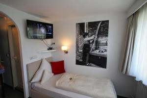 Postel nebo postele na pokoji v ubytování Hotel-Garni Fels
