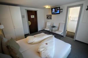 Postel nebo postele na pokoji v ubytování Hotel-Garni Fels