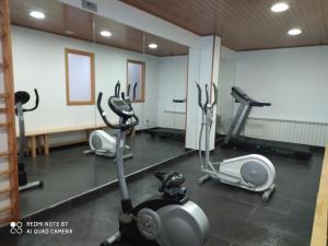 The fitness centre and/or fitness facilities at Apartaments Arenys De Boi