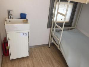 Kuchyň nebo kuchyňský kout v ubytování Inside Busan Hostel + 37 fotografií