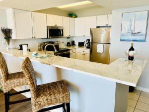 A kitchen or kitchenette at Just Updated - Beachfront Ocean view, 19th Floor