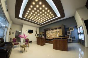 a lobby with a hair salon with a large fireplace at Hotel Clipperton in Veracruz