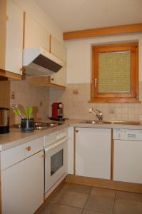 Kuchyň nebo kuchyňský kout v ubytování Apartment Swiss Chalet