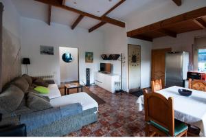 TV a/nebo společenská místnost v ubytování Apartamento Mar y Montaña