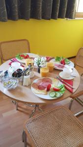 a wooden table with plates of food on it at Scharfer Kessel in Weimar