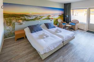Postel nebo postele na pokoji v ubytování `t Wapen van Terschelling