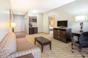 a living room with a couch and a desk and a television at La Quinta by Wyndham Glen Rose in Glen Rose