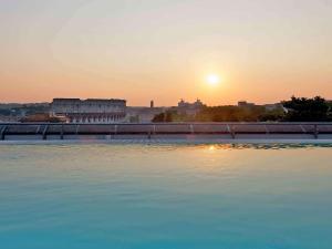 a large body of water with a view of the ocean at Mercure Roma Centro Colosseo in Rome