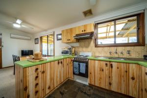 Flinders Ranges Bed and Breakfast的厨房或小厨房