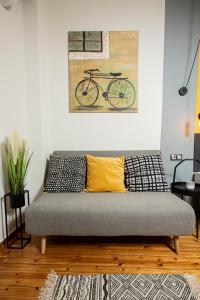 A seating area at Thess Quality Urban Living