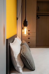 A bed or beds in a room at Thess Quality Urban Living